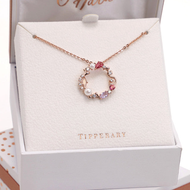 Maureen O'Hara Vintage Wreath Rose Gold Pendant
