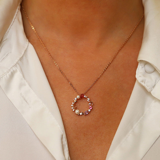 Maureen O'Hara Vintage Wreath Rose Gold Pendant