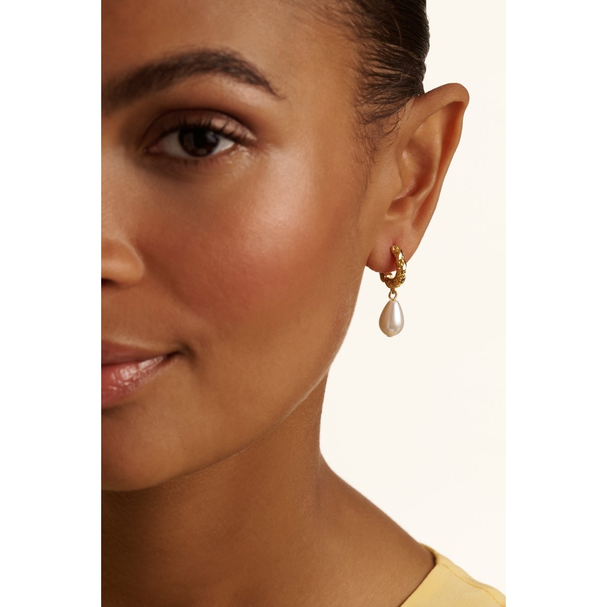 TED BAKER TILLY: Twisted Pearl Drop Earrings Gold Tone