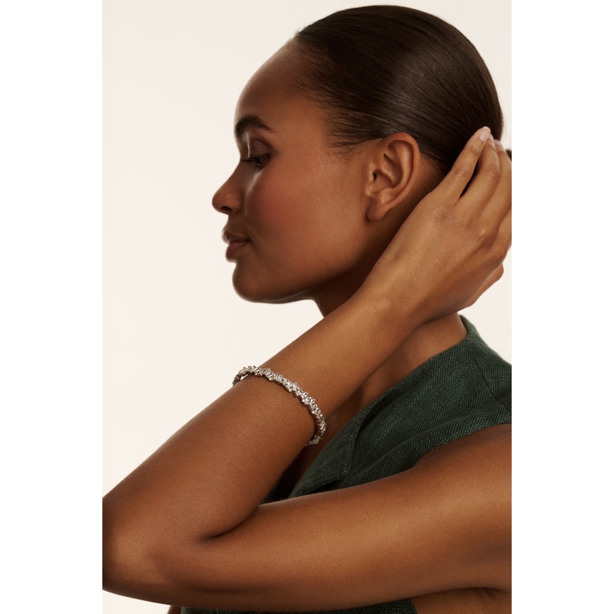 TED BAKER CLARINA: Crystal Cluster Bangle Silver Tone