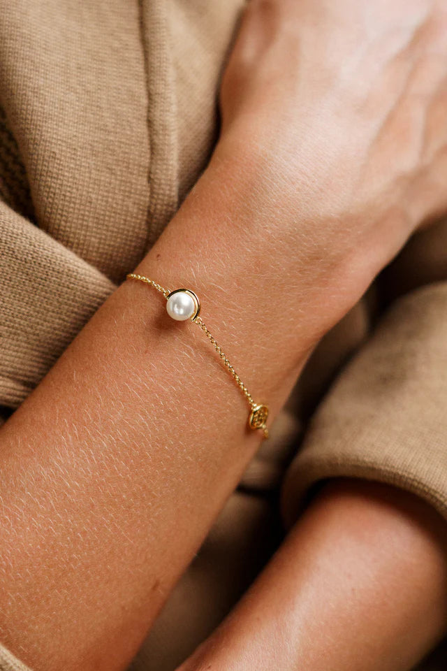 ADAGIO CRESCENT NINE-2-FIVE PEARL BRACELET GOLD