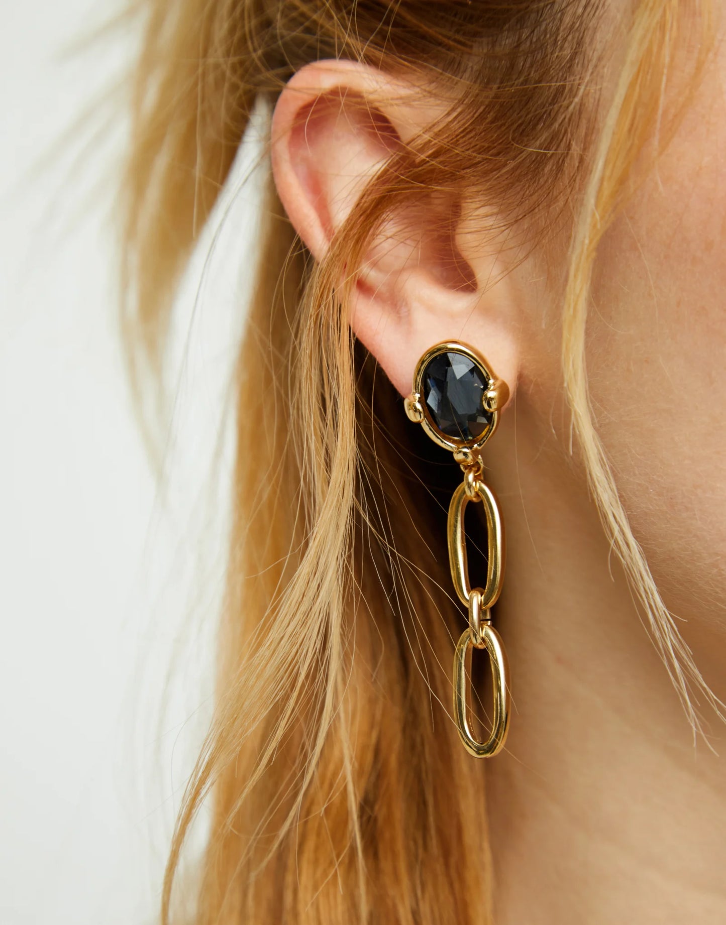 Drop earrings with faceted black crystal and links