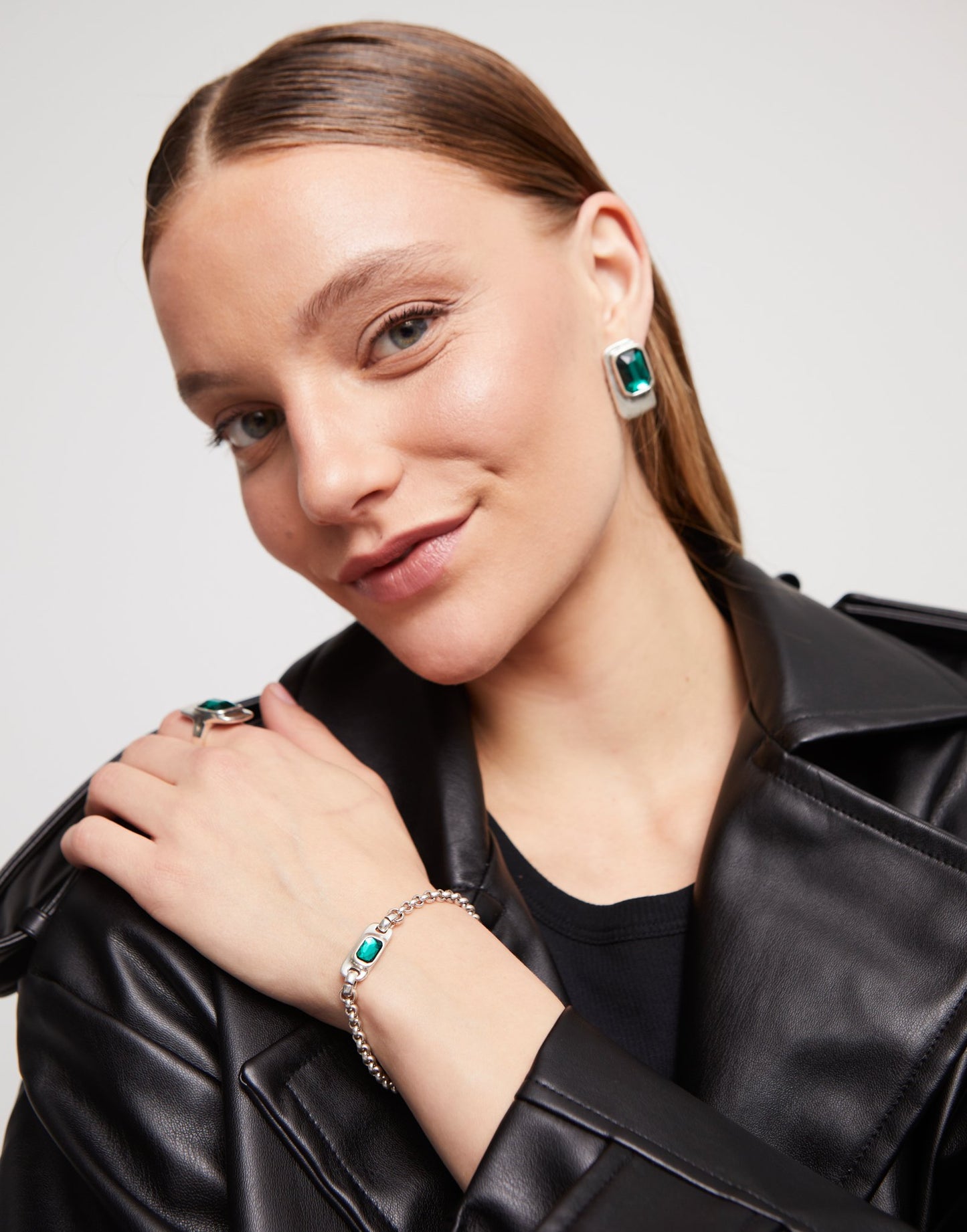 Silver Chain bracelet with green crystal