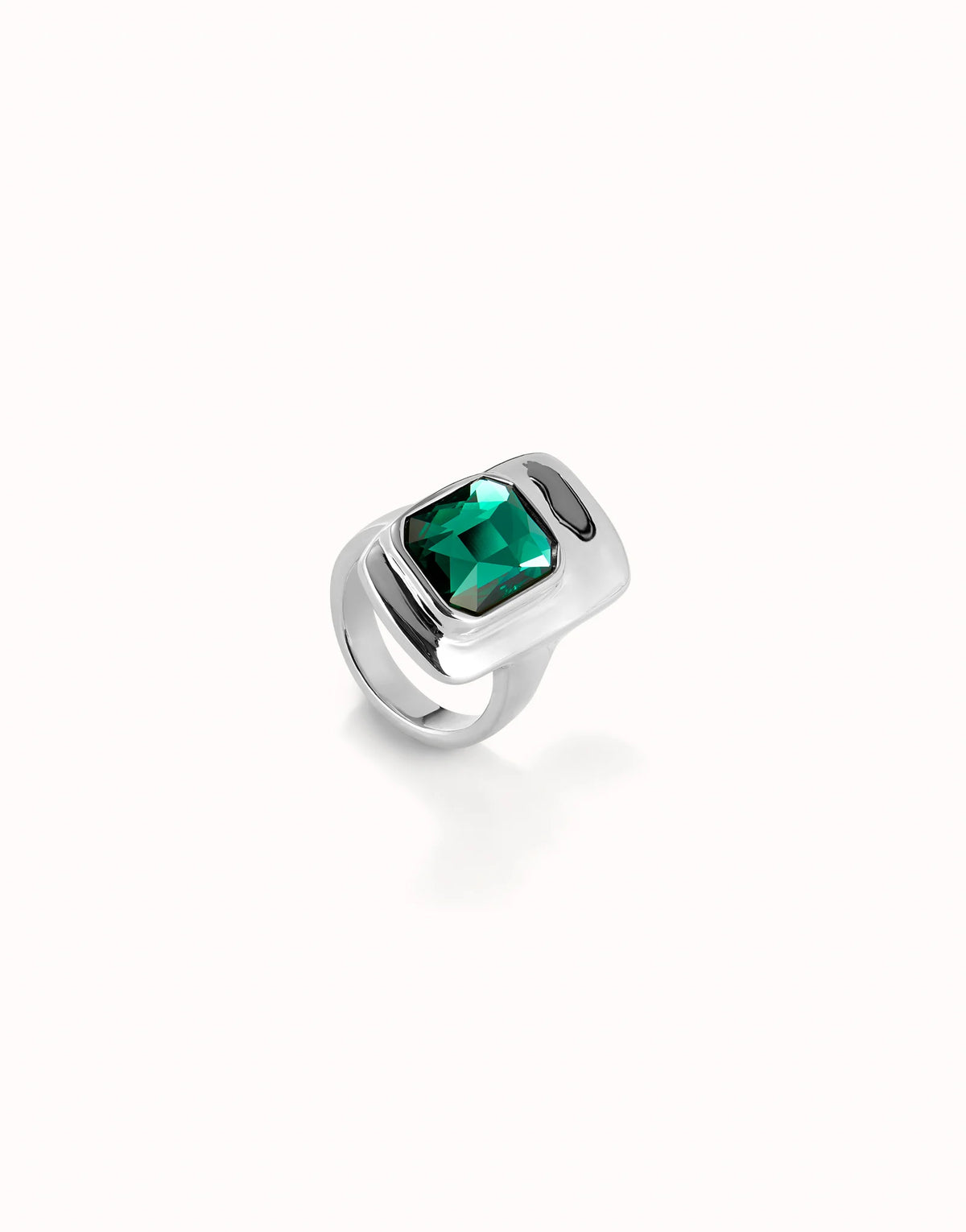 Uno de 50 Ring with green crystal