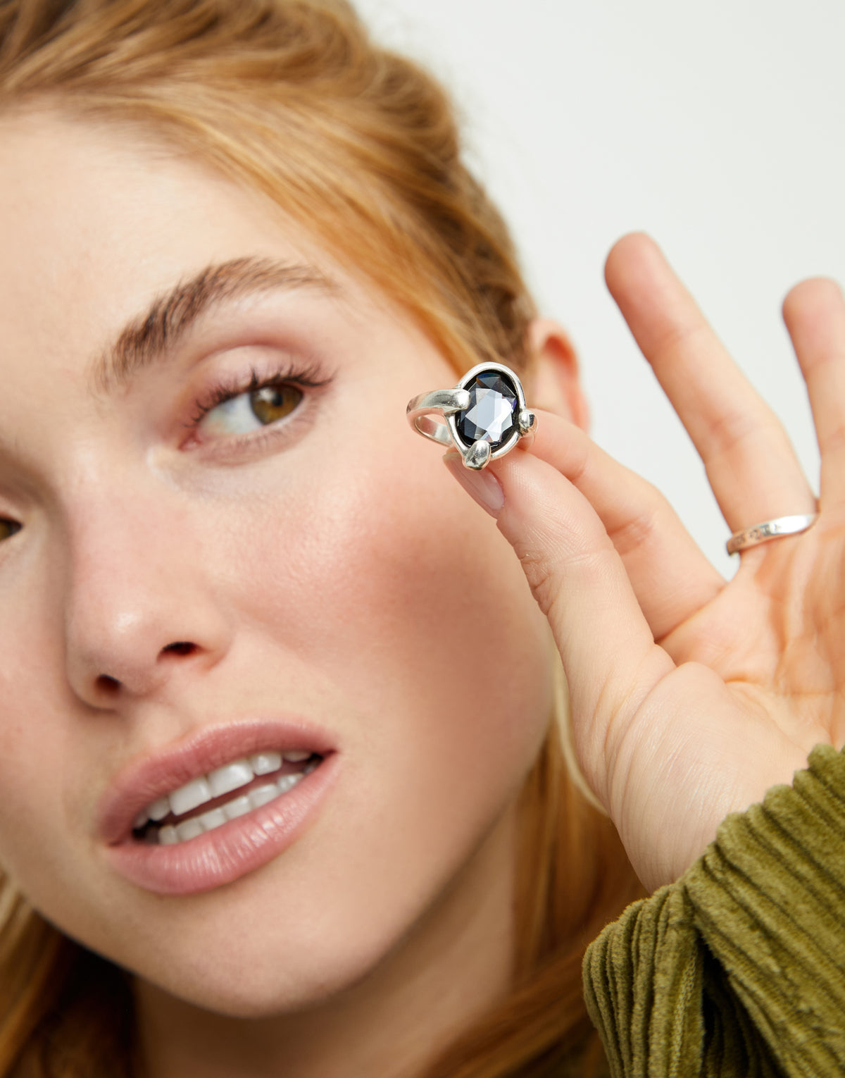 Ring with oval faceted black crystal