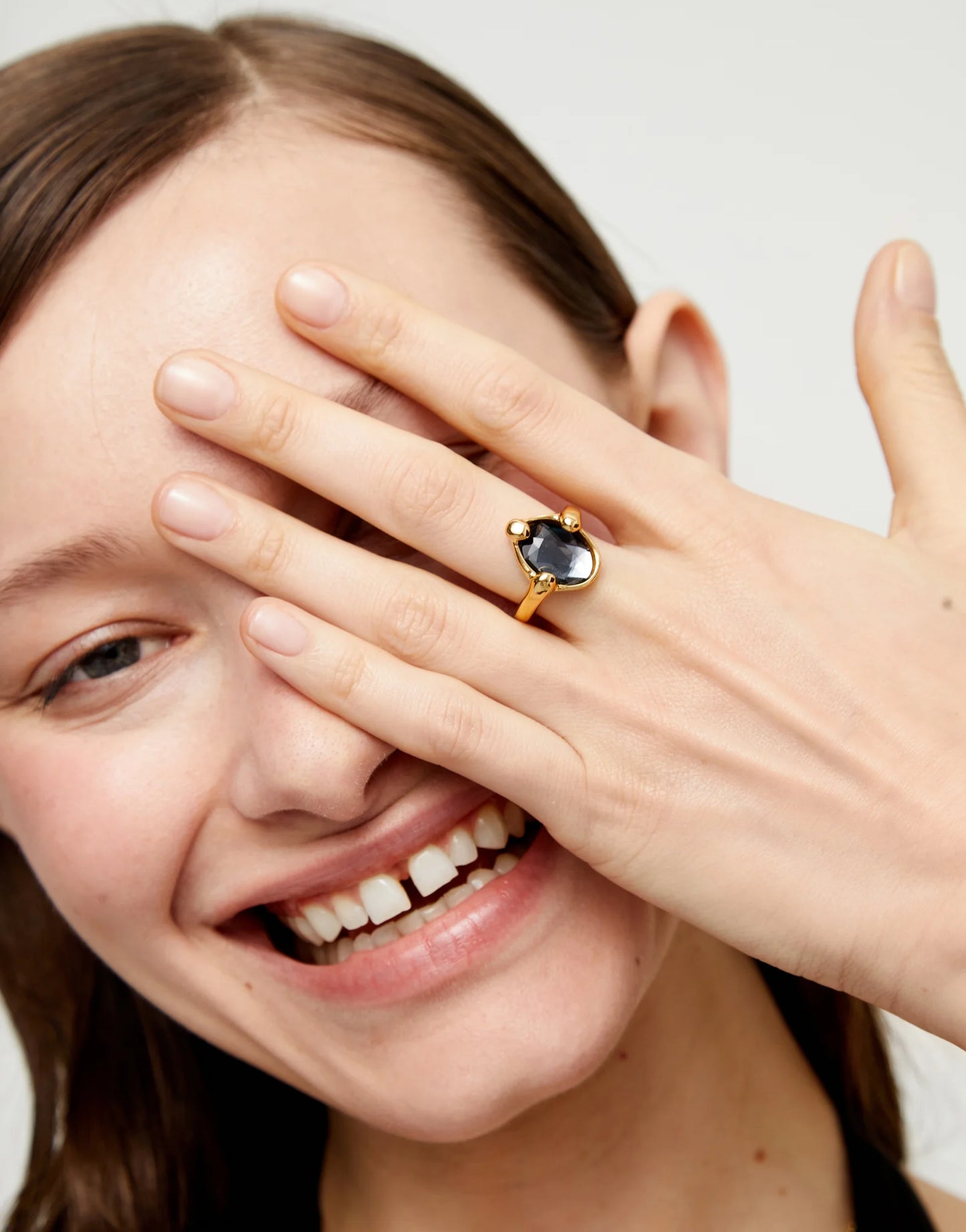Ring with oval faceted black crystal