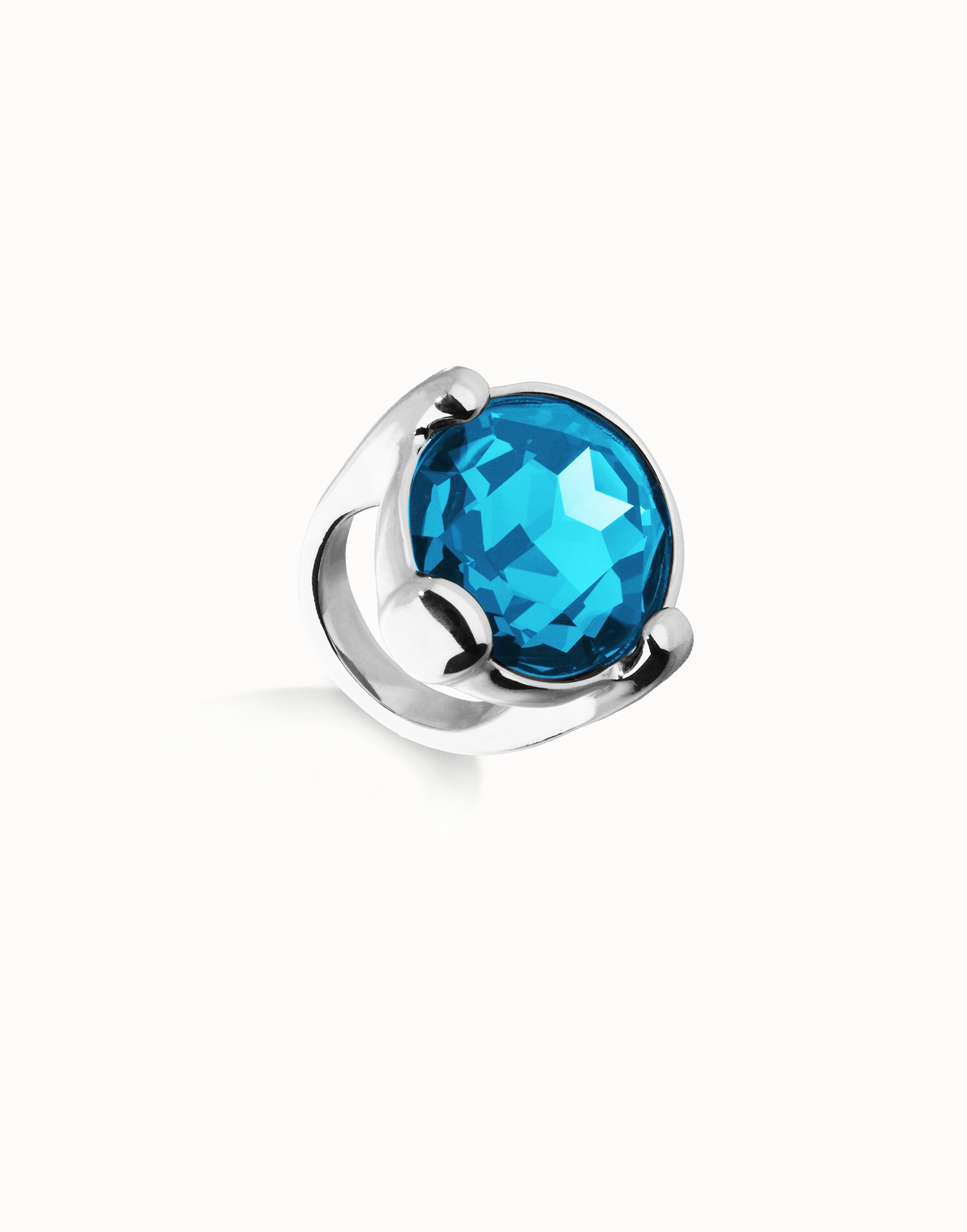 Large ring with blue oval faceted crystal