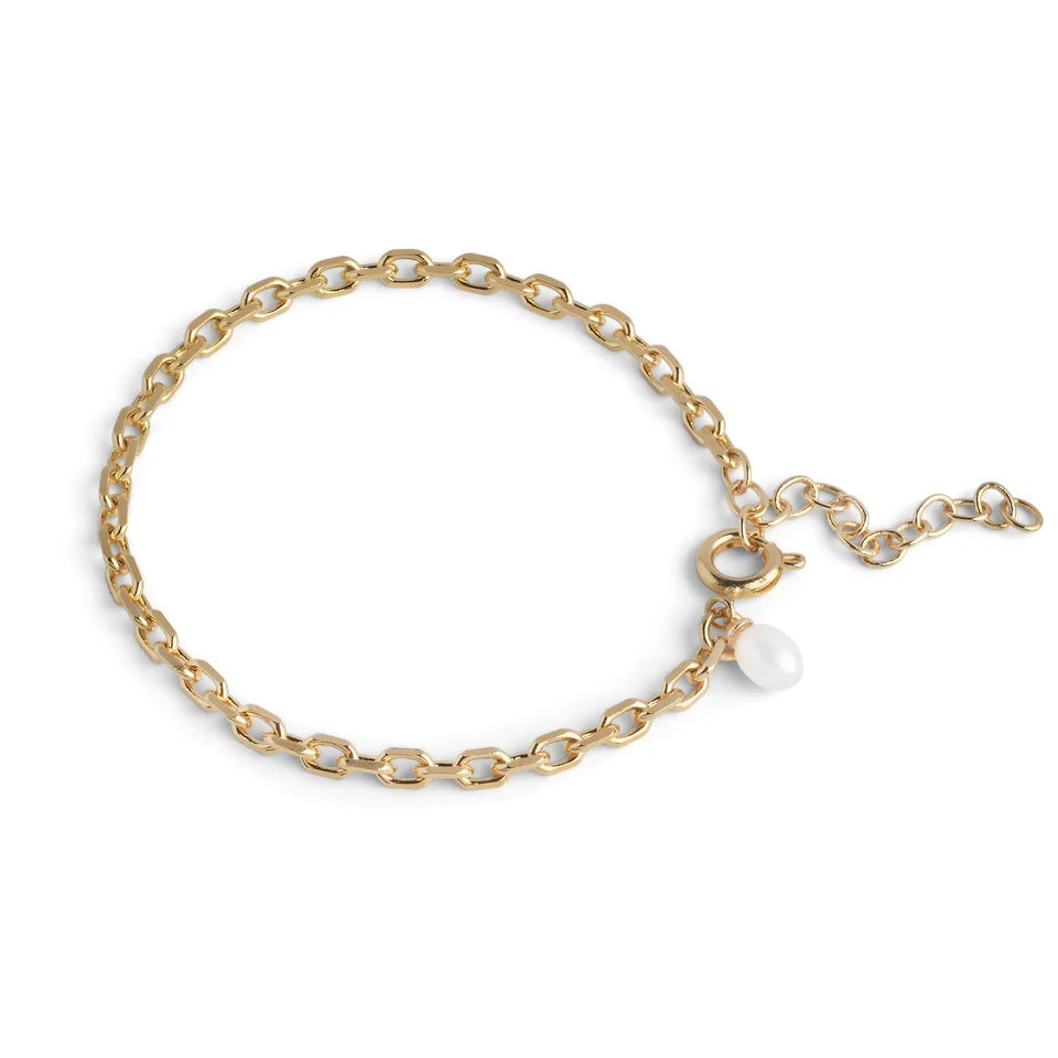 Gold Significant Pearl Bracelet