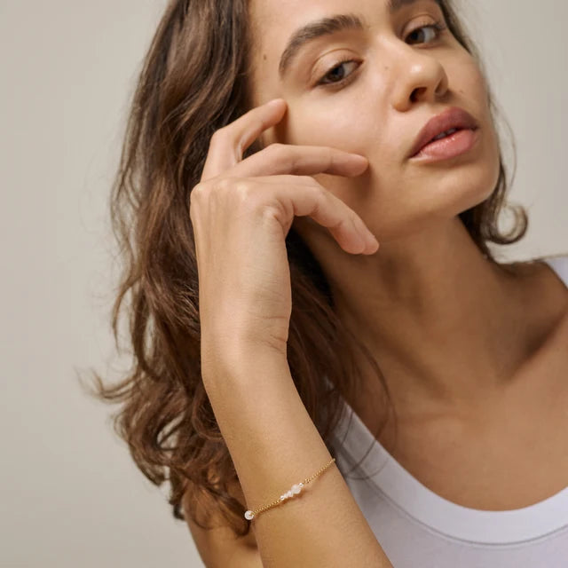 Gold Sofia Bracelet - White and Pearls