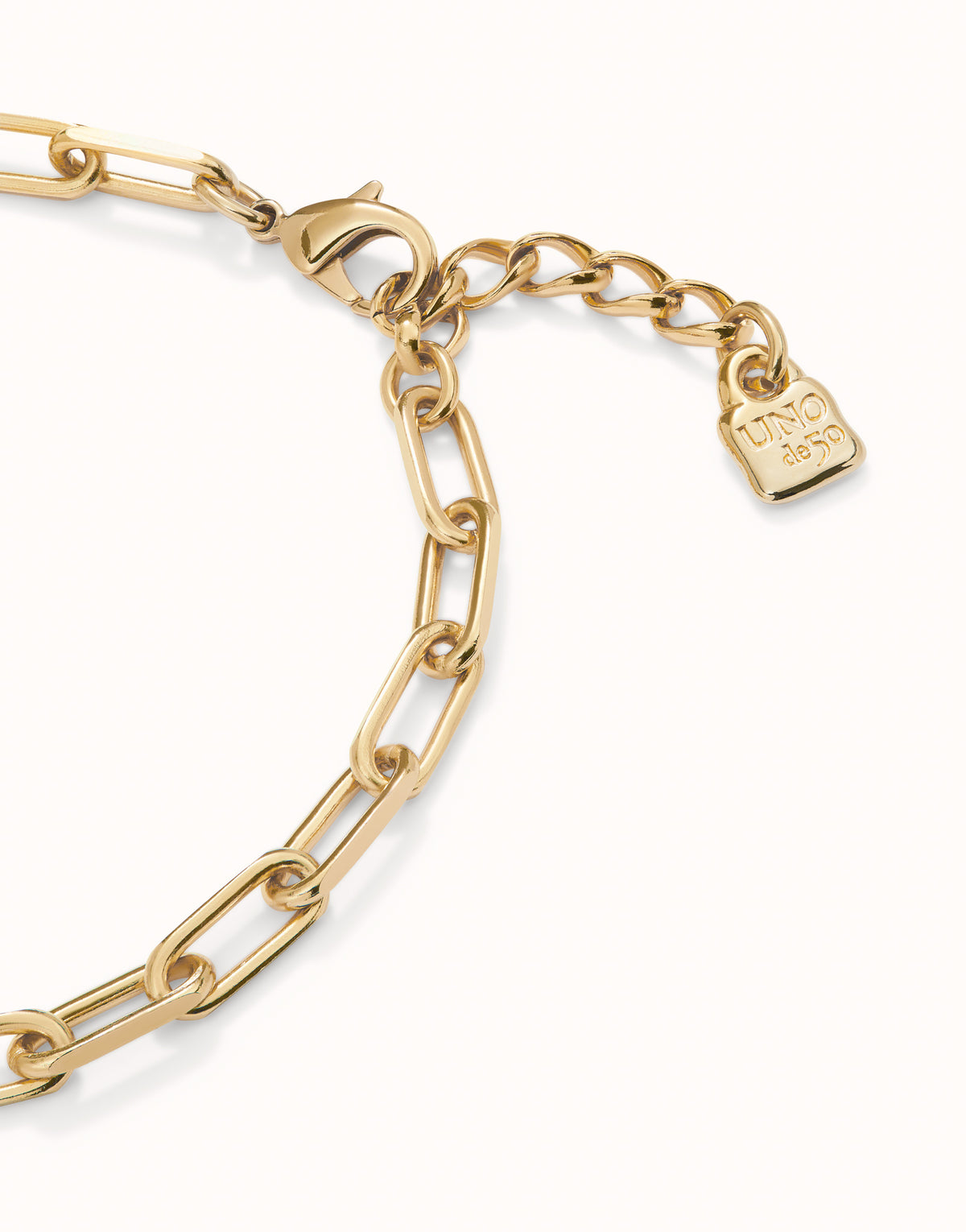 Short oval link chain necklace