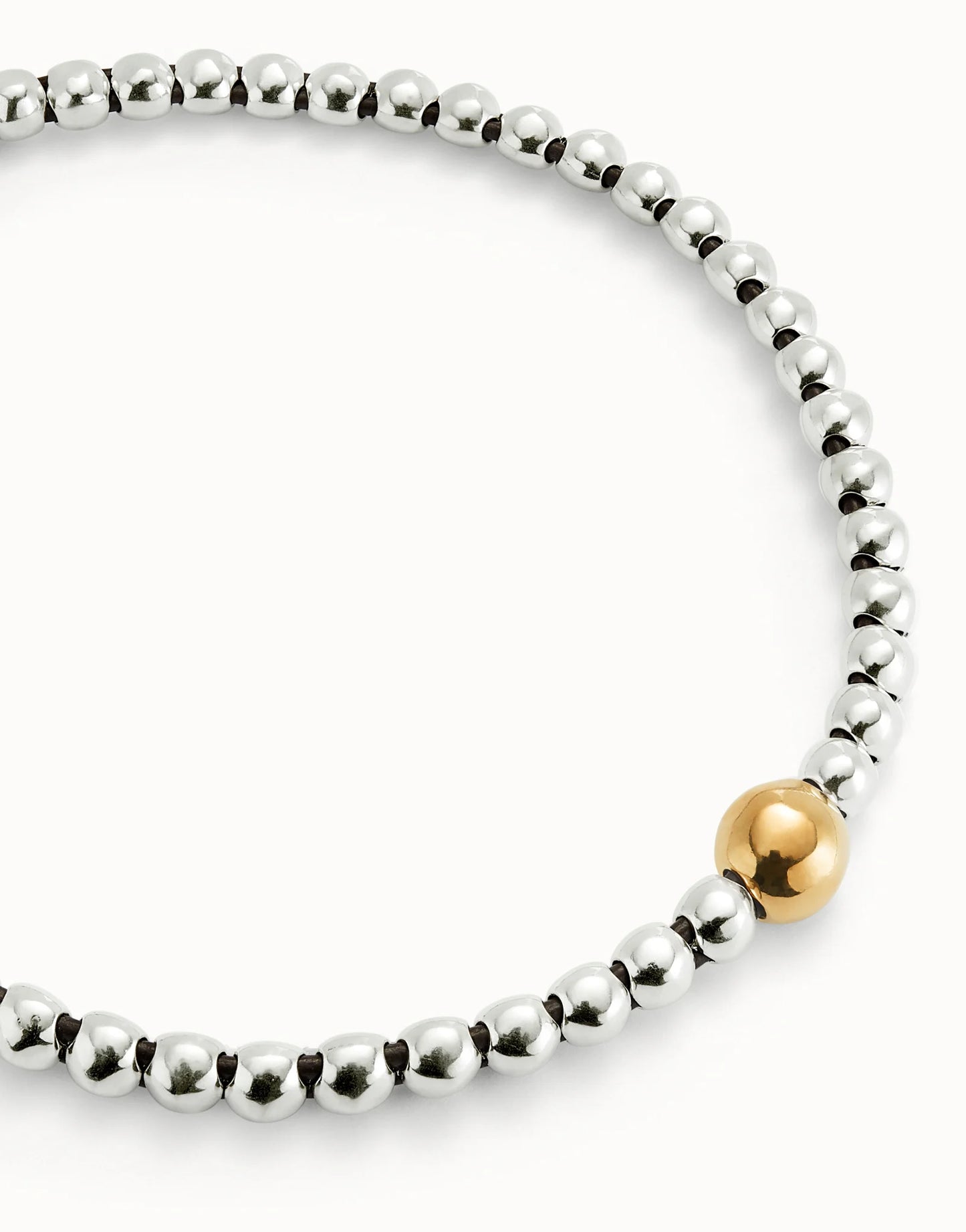 Beaded short necklace with larger central bead