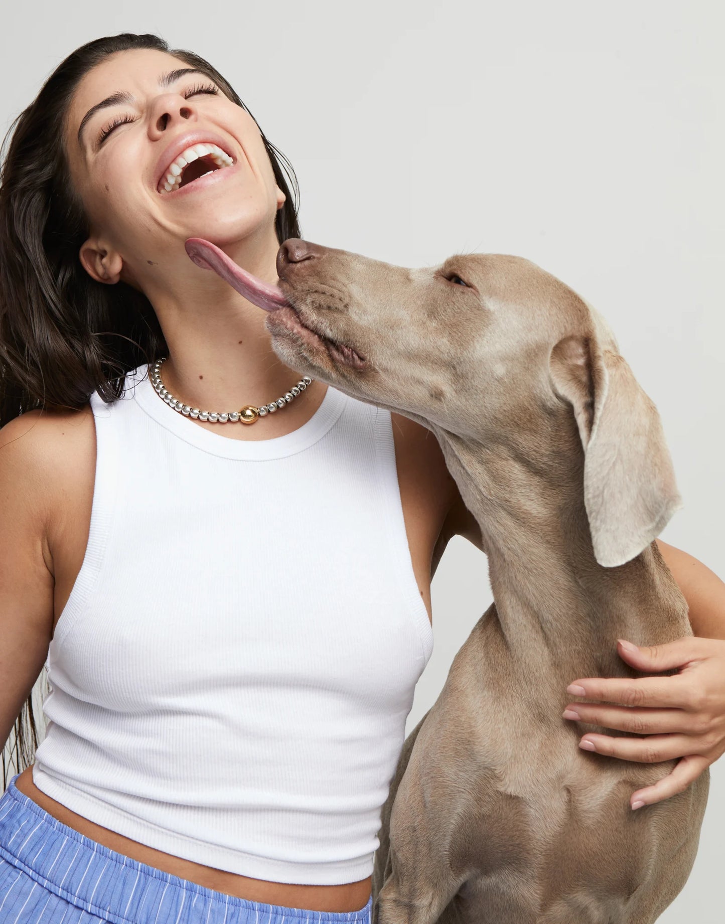 Beaded short necklace with larger central bead