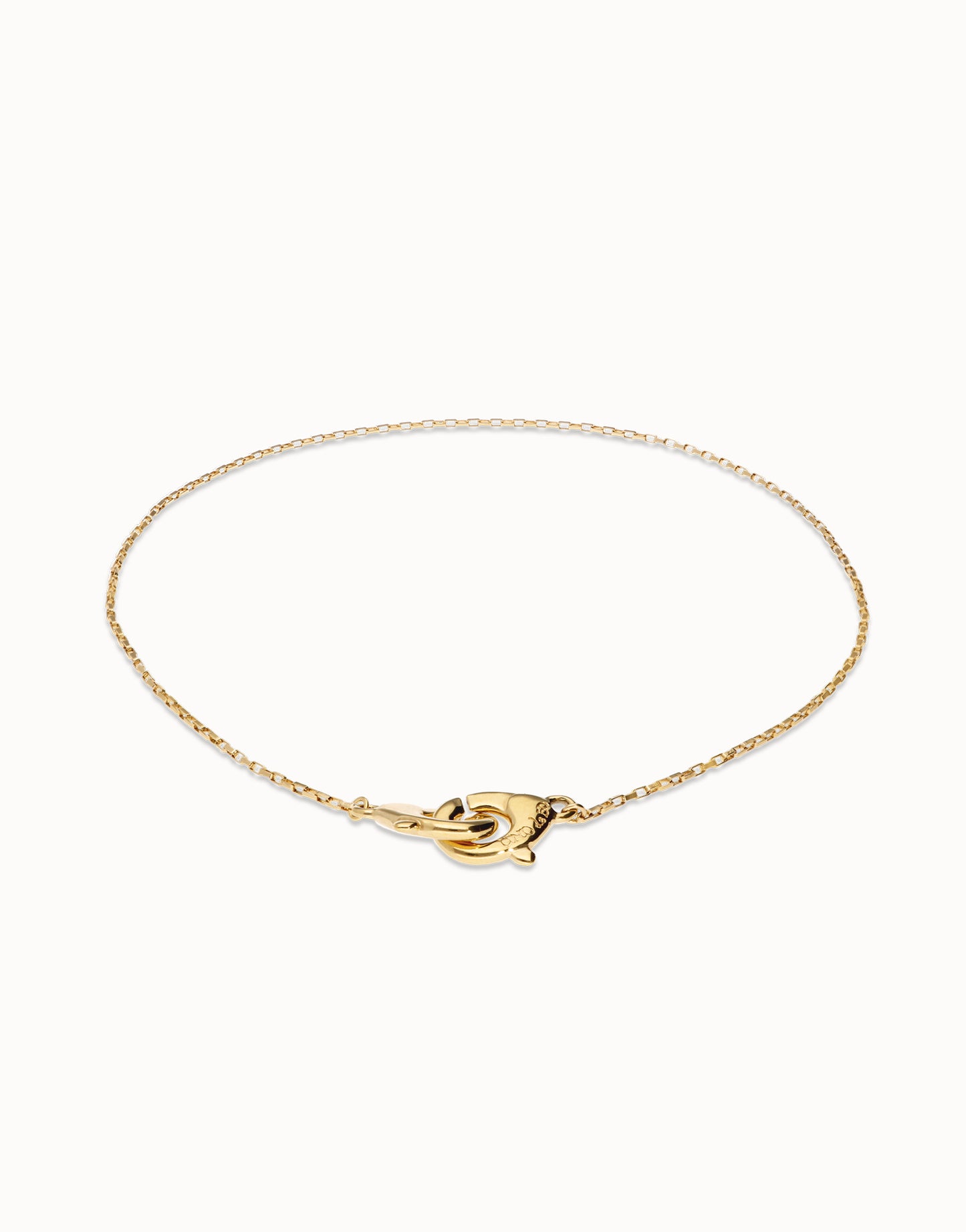 Necklace with interlaced carabiner detail