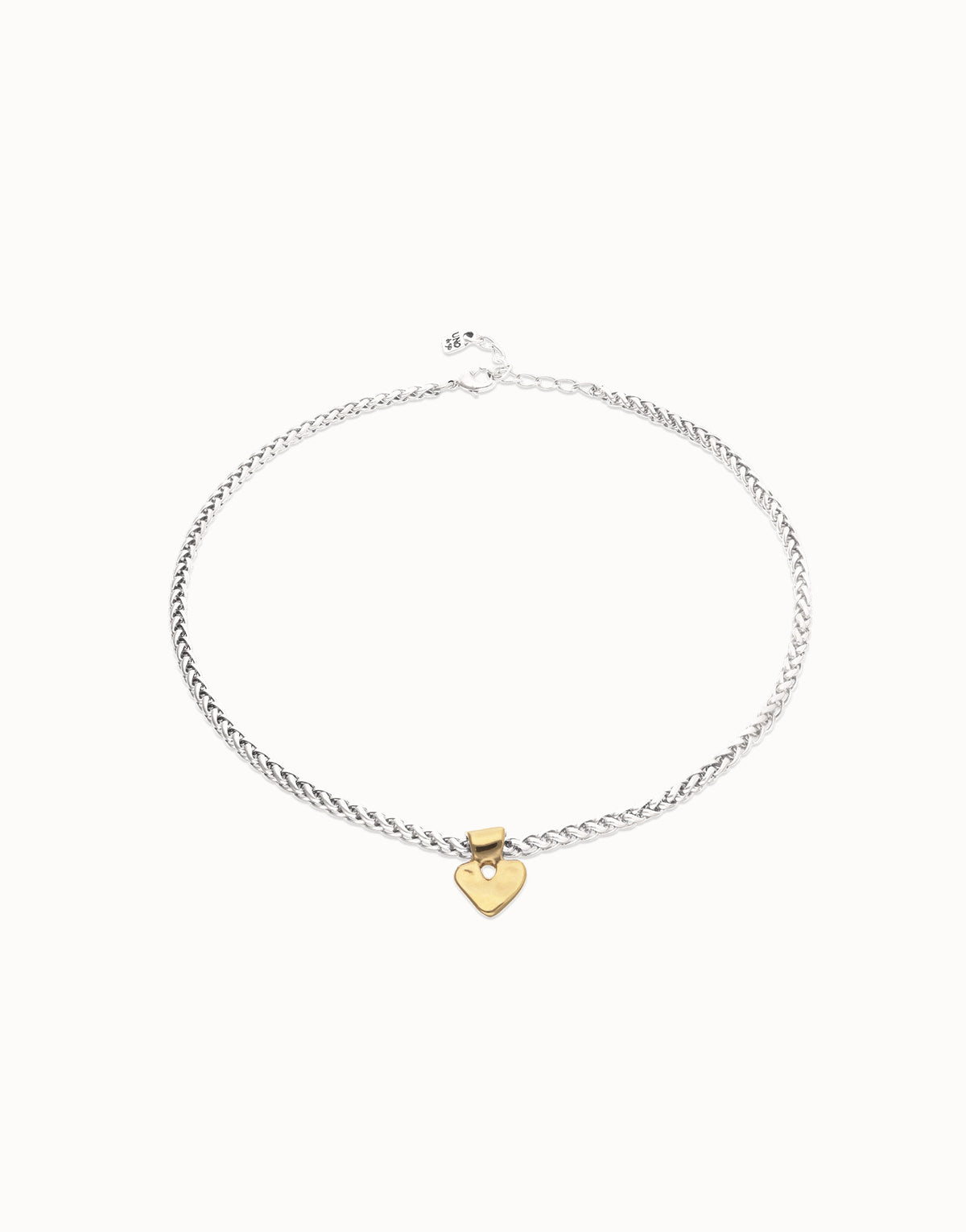 Short chain necklace with small heart detail