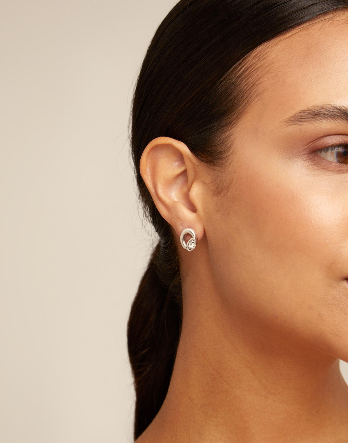 Stud oval earrings with light grey crystal