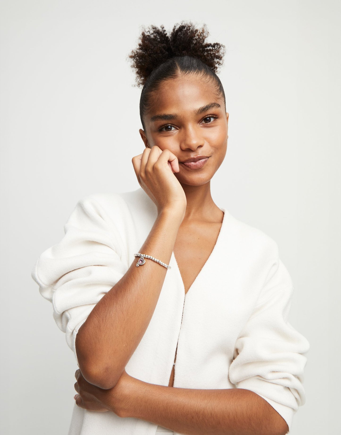 Beaded stretch bracelet with heart and pink crystal