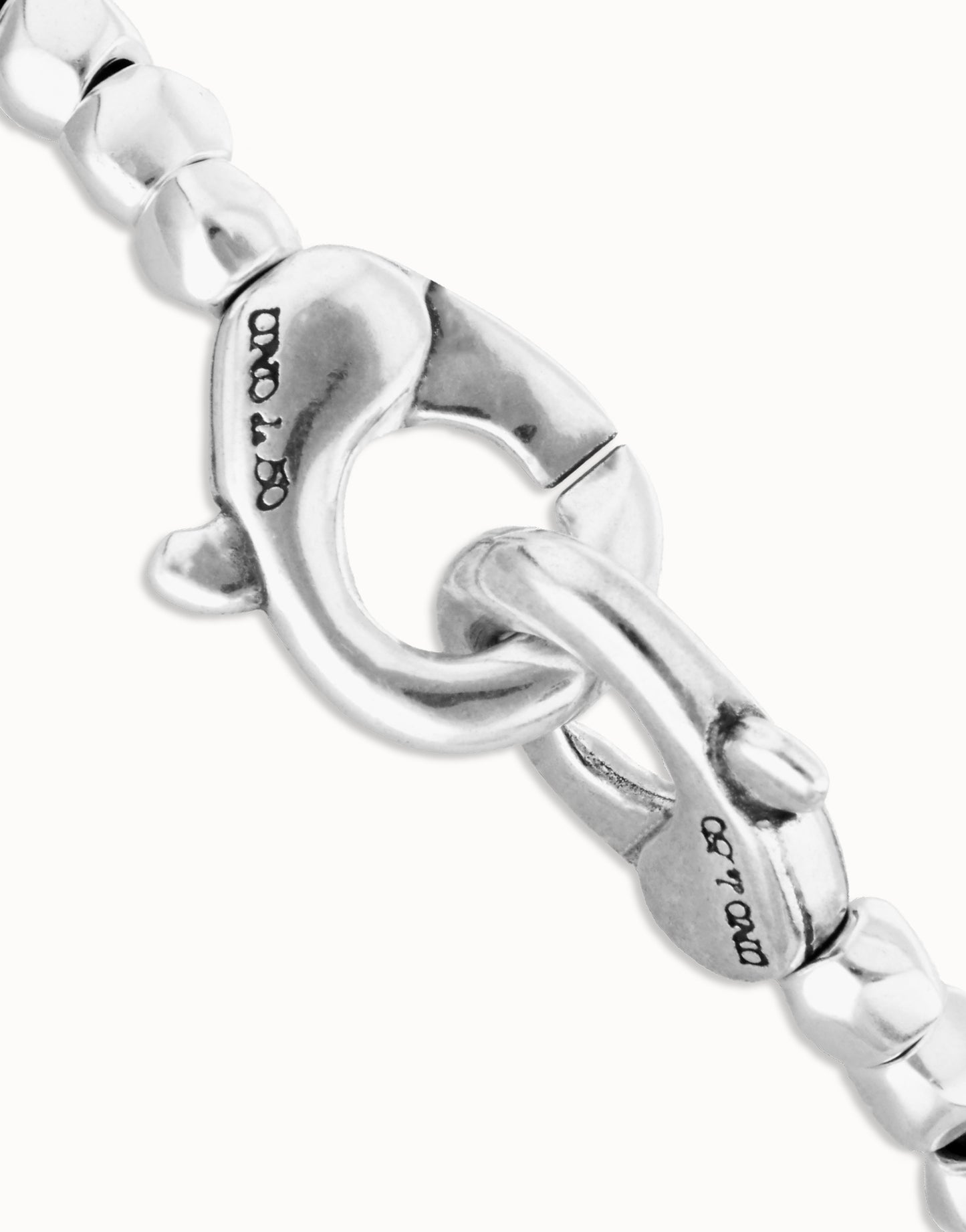 Beads bracelet with interlocking carabiner