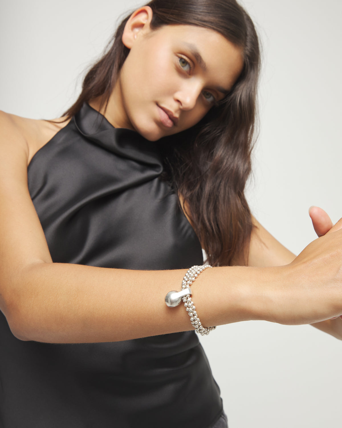 Bracelet with silver threads and large sphere