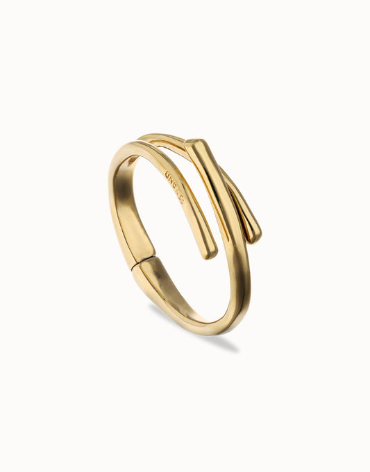 Golden Bangle with three intertwined shapes