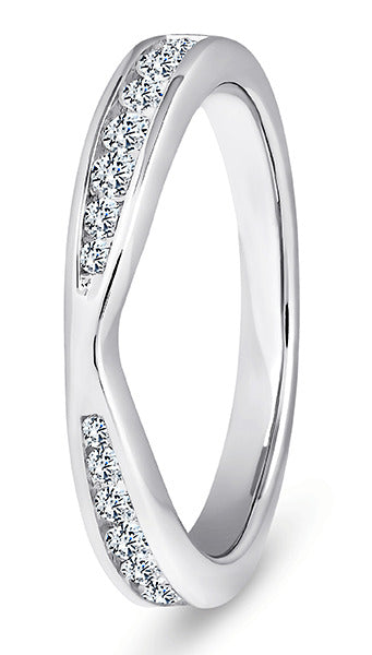 V-Shaped Tapered Diamond Band