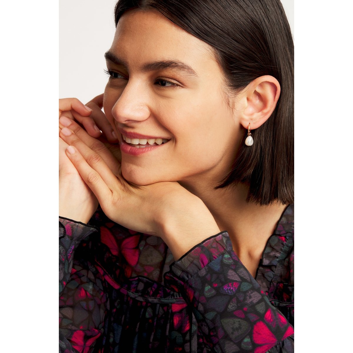TED BAKER PERIAA Pearly Huggie Earring gold Tone, Pearl Drop
