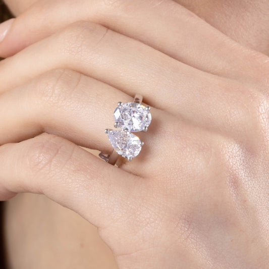 Platinum 'Toi et Moi' diamond ring